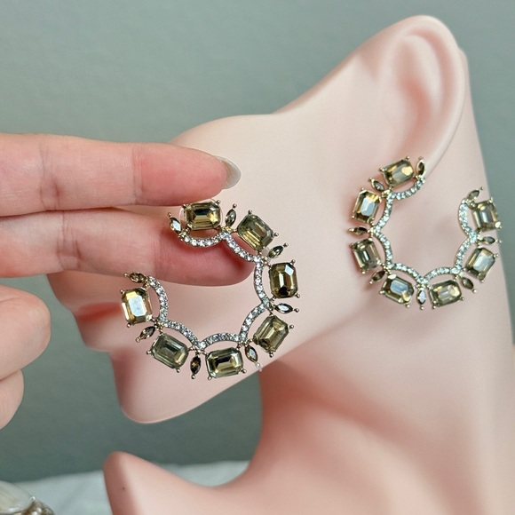 ⚜️ Elegant Gold and Silver Women's Earrings - Picture 5 of 10